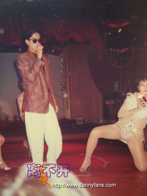 陈百强86登台吉隆坡第一夜总会照片